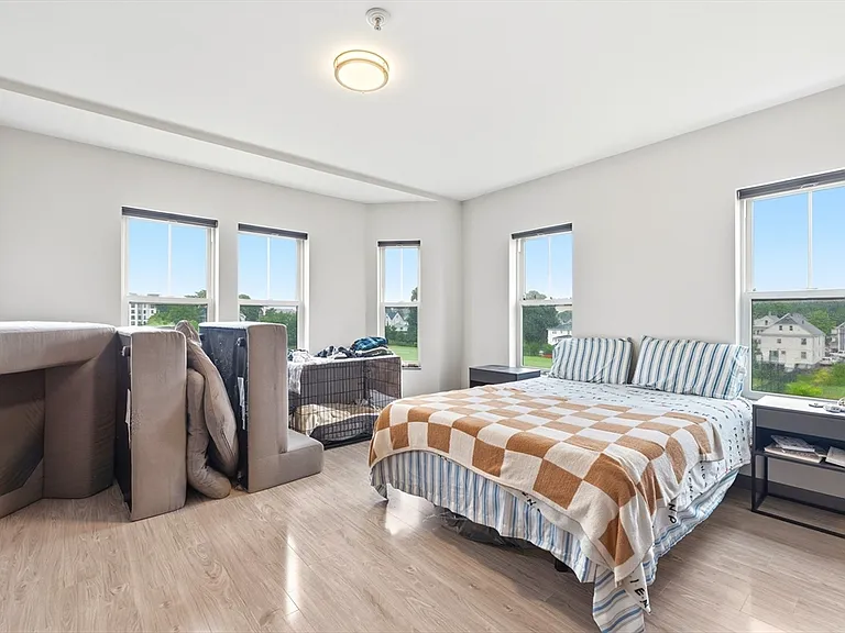 145 Newbury Ave #18 — Photo 11