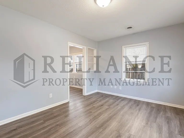 1047 S Glenn St — Photo 9