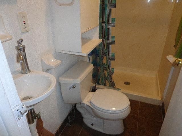 Full bath 1