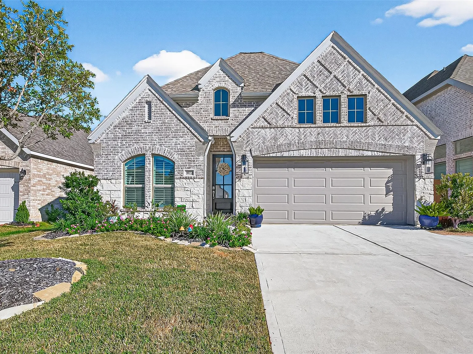 4 bed, 3.0 bath, 2049 sqft, $3,000 — Photo 2
