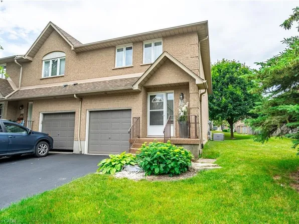 100 Vineberg Dr #24, Hamilton, ON L8W 3X4