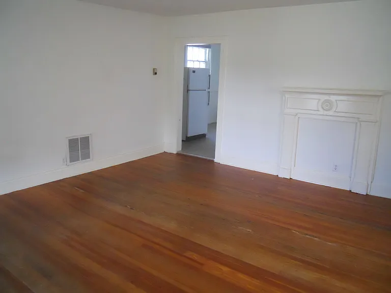 903 Grove St — Photo 7