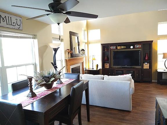 4th image of 2320 Foxmoor Ln