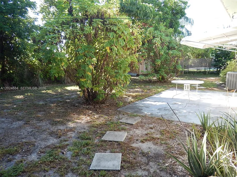 4010 NE 18th Ave — Photo 13