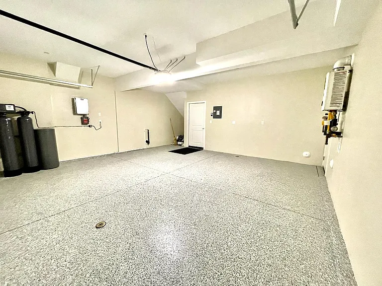 1692 Enterprise Dr — Photo 47