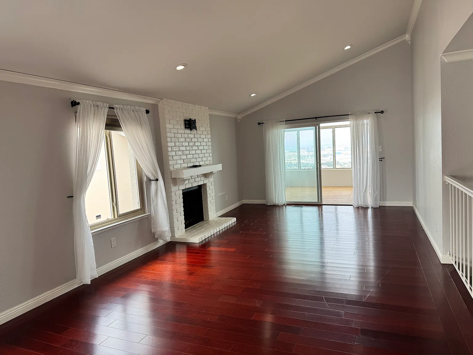4 bed, 2200 sqft, $7,995 — Photo 3