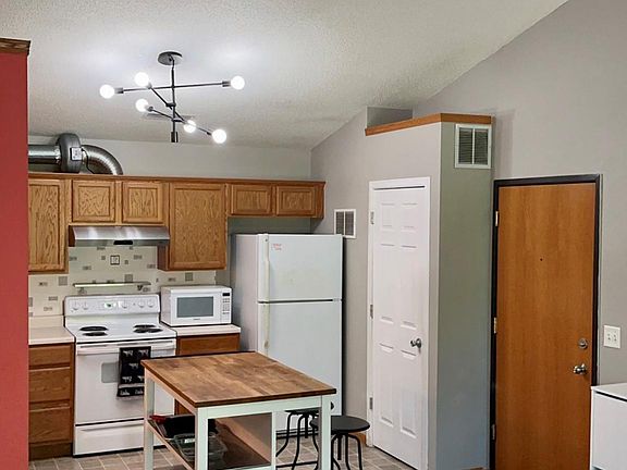 2nd image of 876 Boston Way APT 9