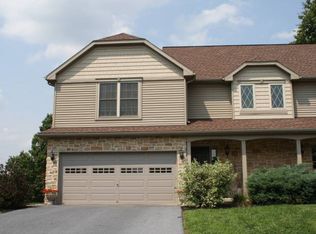 4007 Green Park Dr, Mount Joy, PA 17552