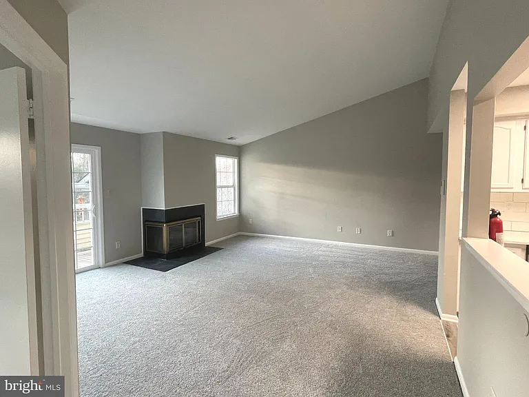 205 Salem Ct #10 — Photo 6