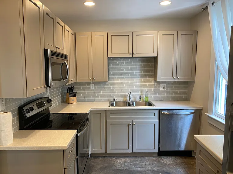 14 E 33rd St — Photo 9