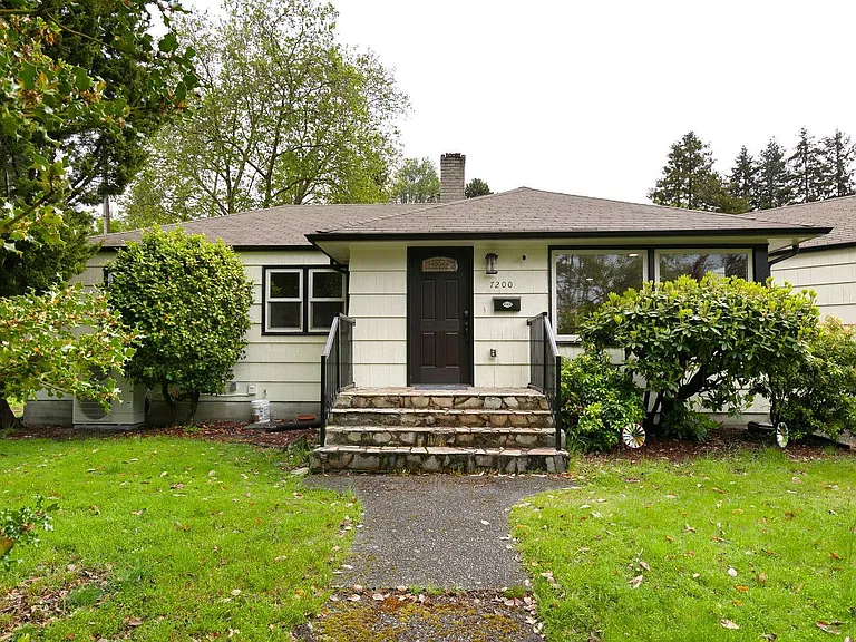 7200 28th Ave NE — Photo 1