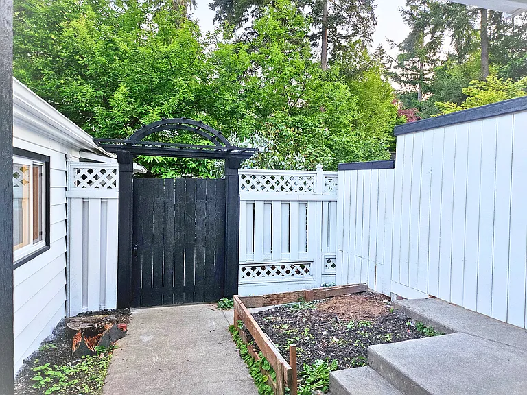 11225 Goodwin Way NE #1 — Photo 10