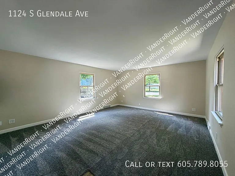 1124 S Glendale Ave — Photo 12