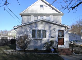 19 Harding Ave, Hicksville, NY 11801