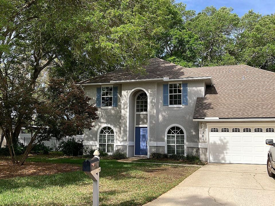 1st image of 701 Fair Oaks Ln