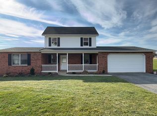 3692 Tunnel Hill Rd, Seven Valleys, PA 17360