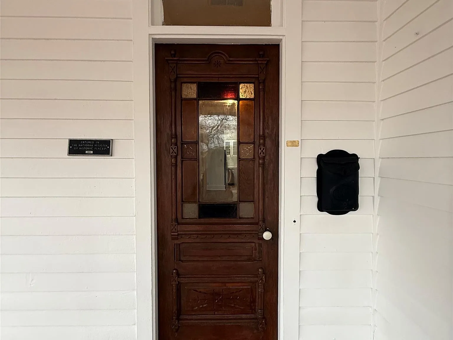 3 bed, 2.0 bath, 2040 sqft, $2,500 — Photo 1