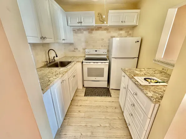 39 Waltham E #B, West Palm Beach, FL 33417