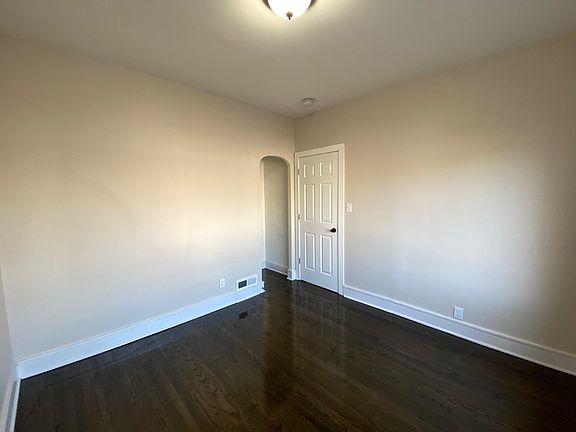 4th image of 1112 Truman St