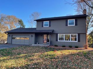15605 Boulder Creek Dr, Minnetonka, MN 55345