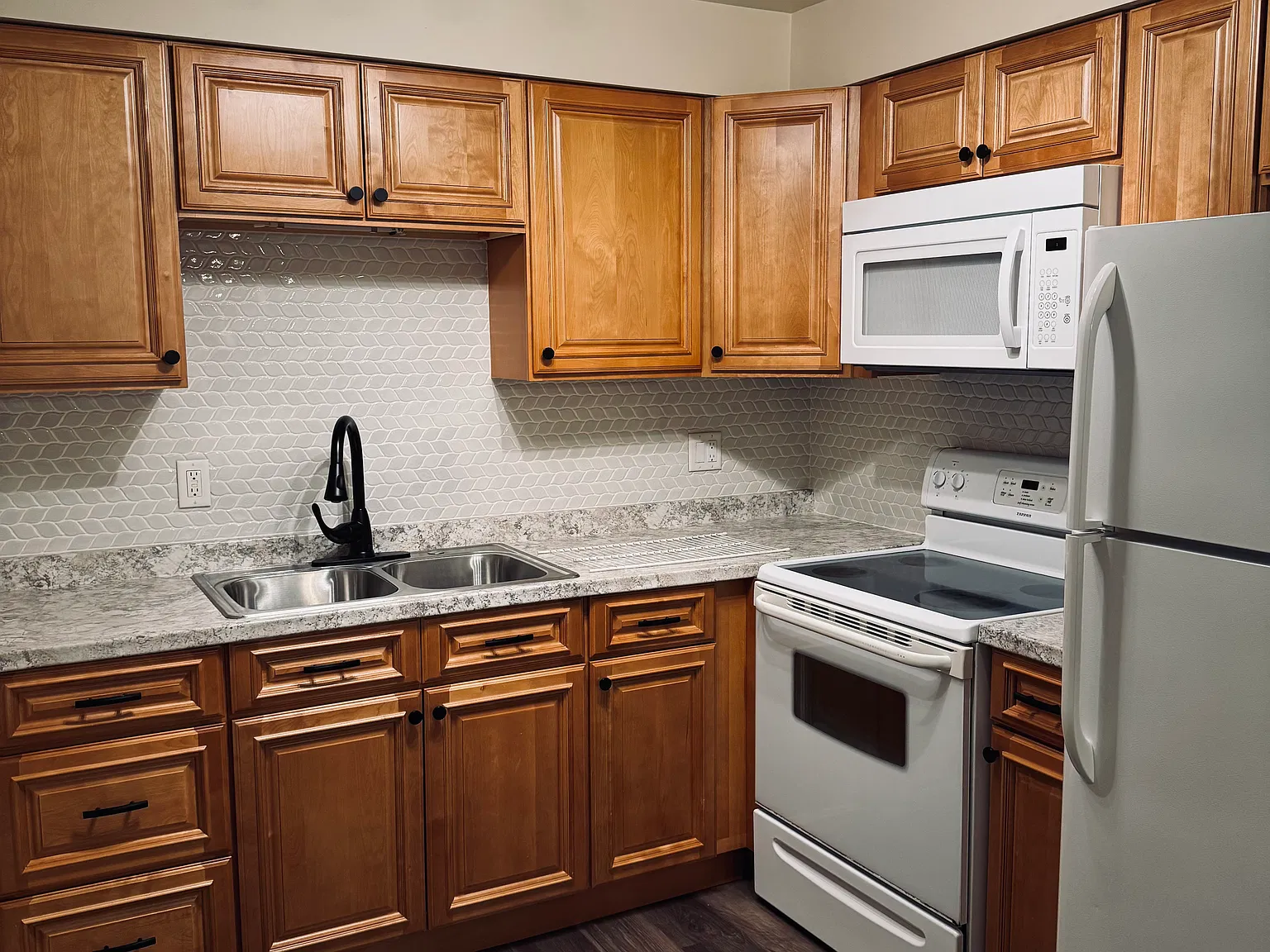 2 bed, 1000 sqft, $1,075 — Photo 4