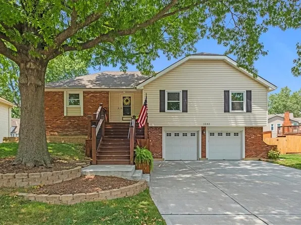 1232 E Frontier Ln, Olathe, KS 66062
