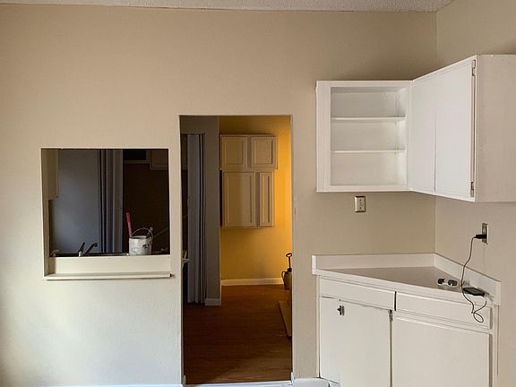 3rd image of 206 S Holly Ave