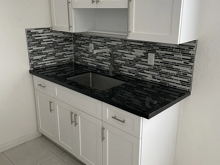 801 NE 28th St #101 — Photo 2