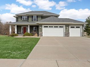 1040 Highland Park Ave, Coralville, IA 52241