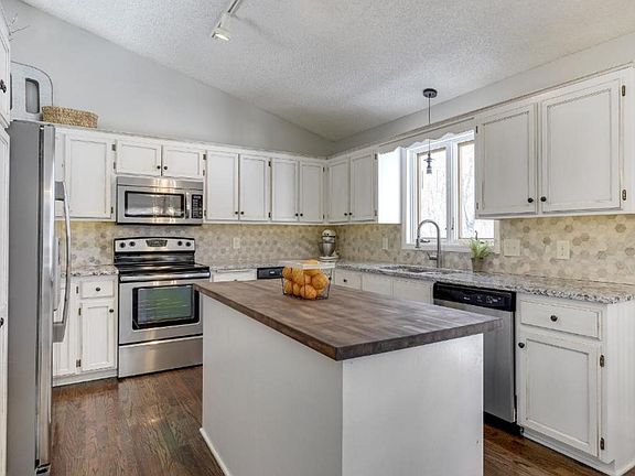 4th image of 2030 Basswood Ct