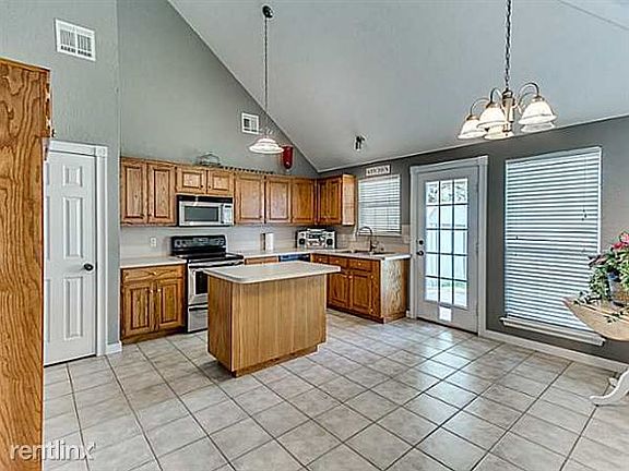 1444 sw 25th cir. kitchen pic 4