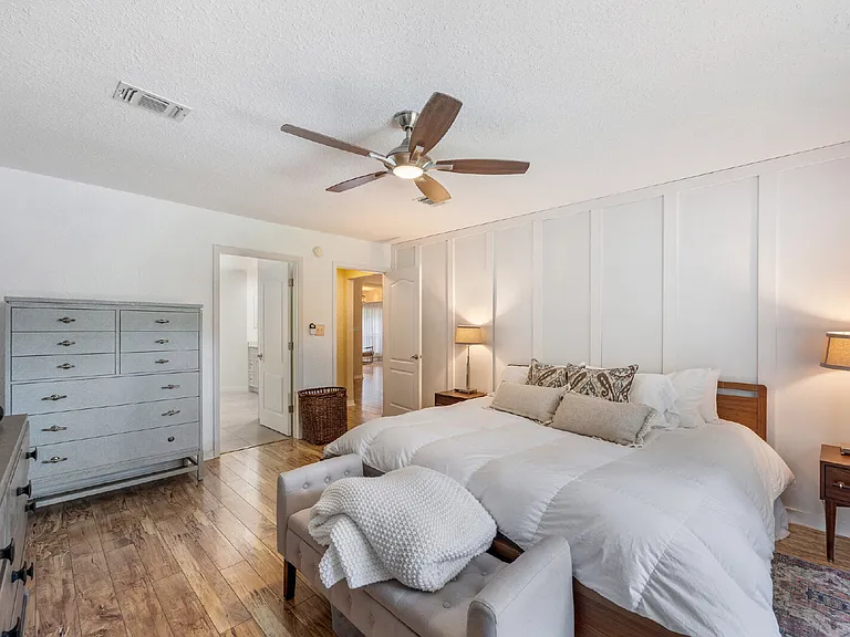 130 W Shipwreck Rd — Photo 21