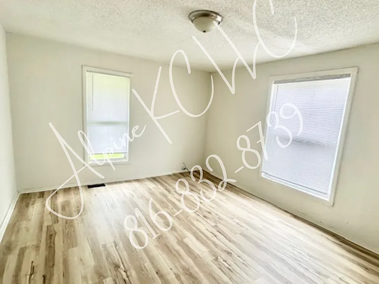 3931 Indiana Ave — Photo 6