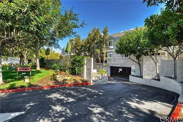 Entry driveway to Garage
