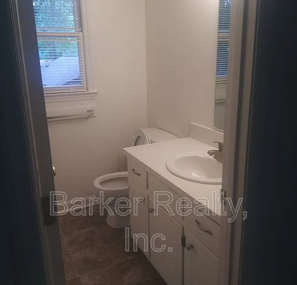 1506 Macdonald Ave — Photo 5