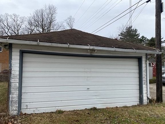 5th image of 2211 S Douglas St
