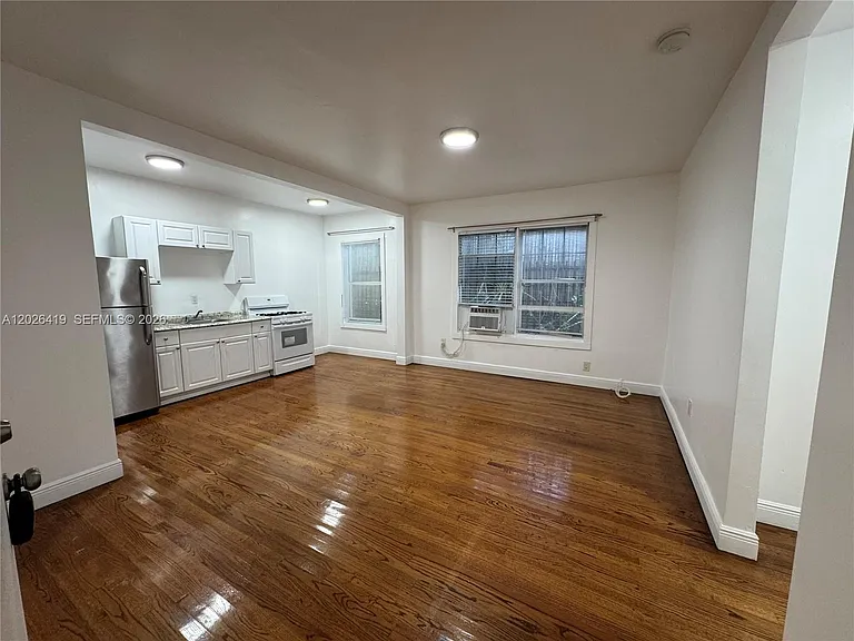 177 NE 50th St #4 — Photo 1
