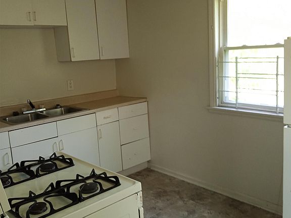 2nd image of 2537 Van Buren Pl
