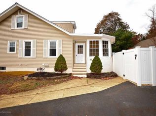 92 Oak Hill Rd, Red Bank, NJ 07701