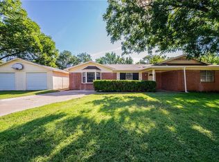 106 Glen Rose Ave, Cleburne, TX 76033
