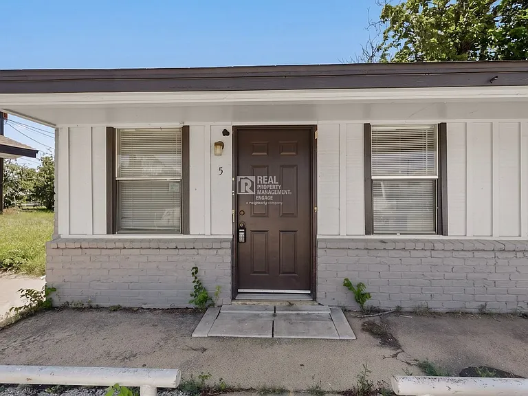 1585 N Mill St — Photo 4
