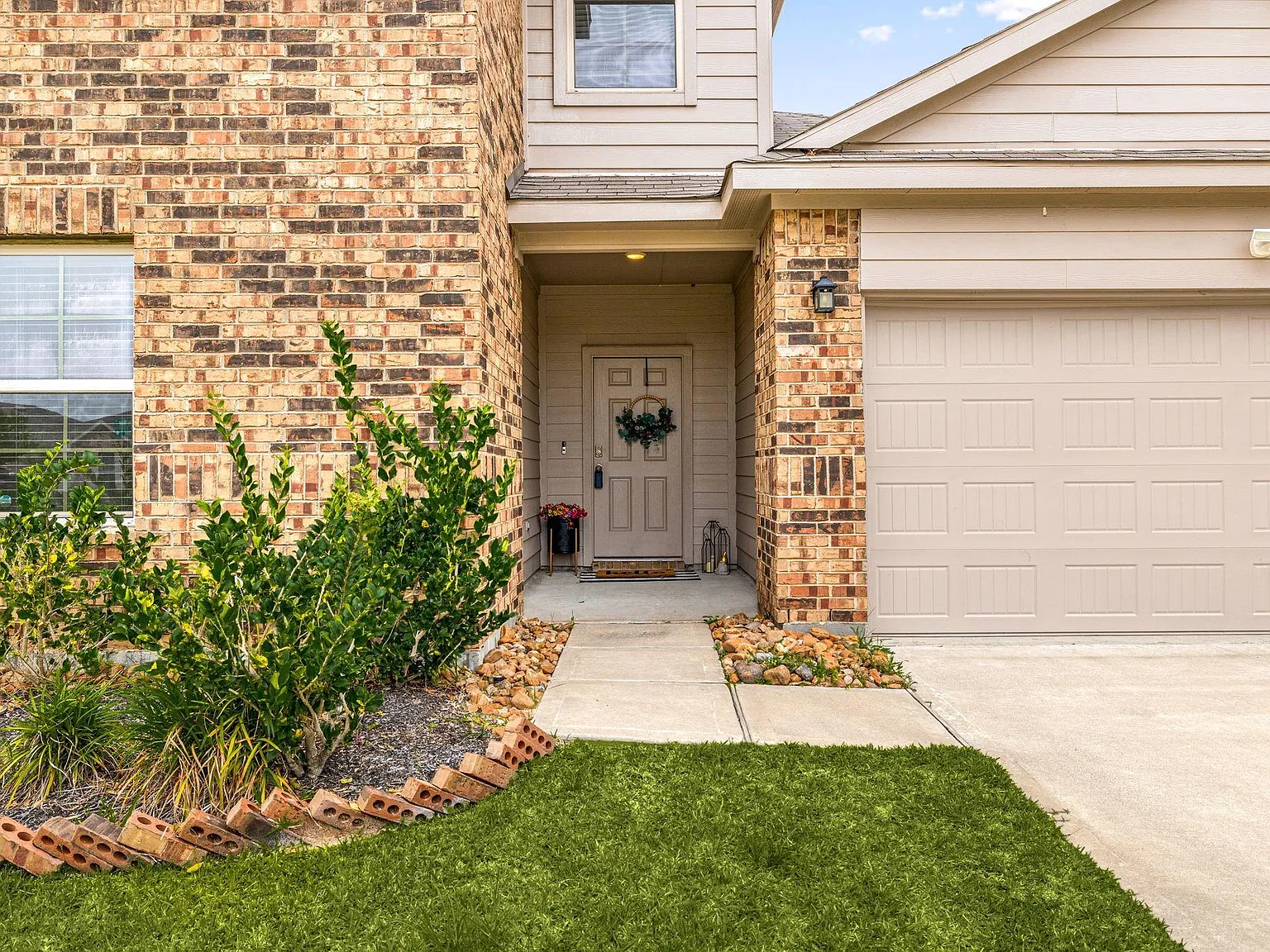 4 bed, 3.0 bath, 2616 sqft, $2,450 — Photo 4