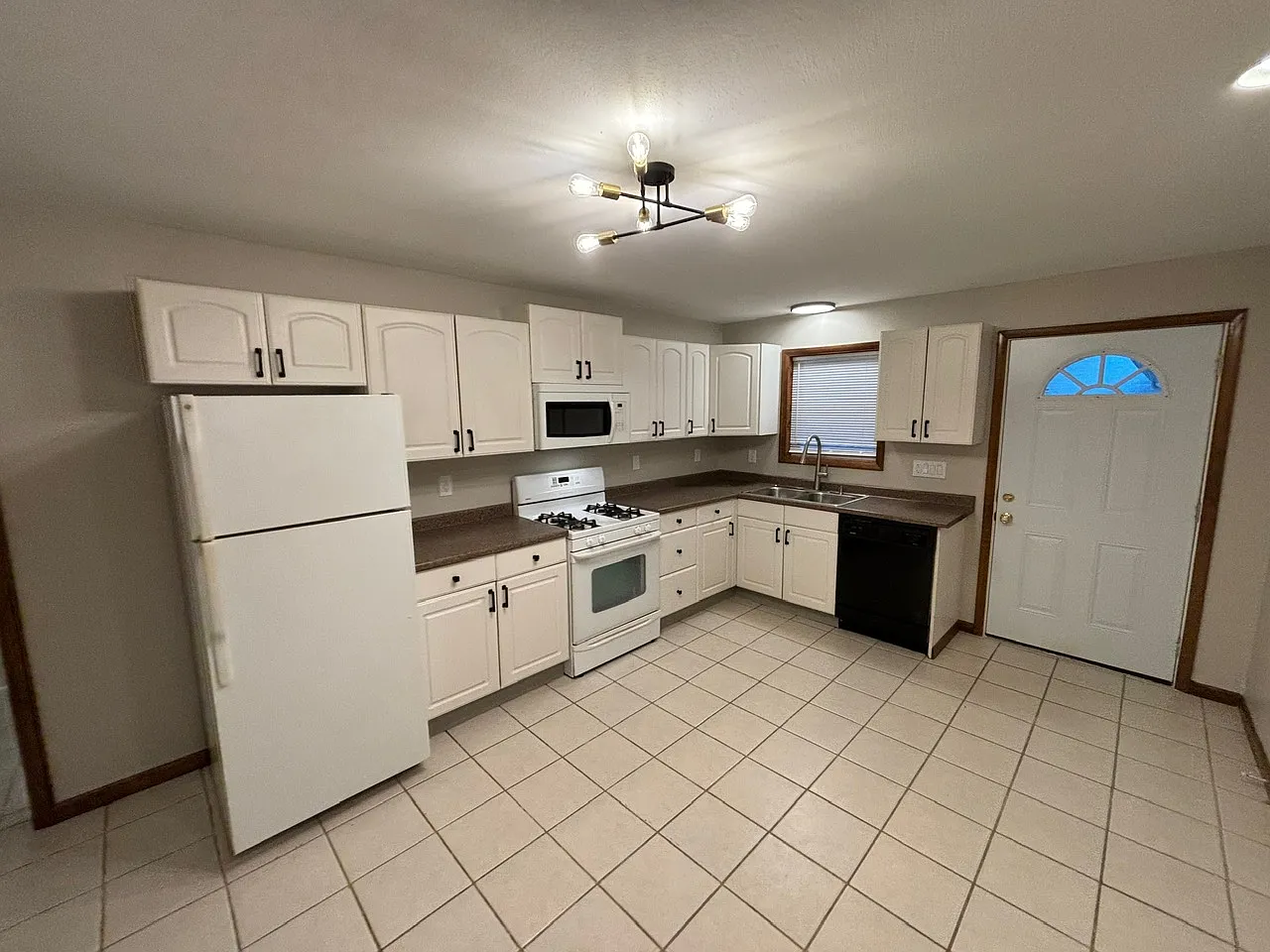 2 bed, 1100 sqft, $1,150 — Photo 4
