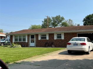 3 Lakeshire Dr, Fairview Heights, IL 62208