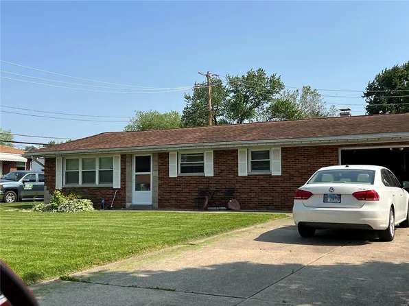 3 Lakeshire Dr, Fairview Heights, IL 62208