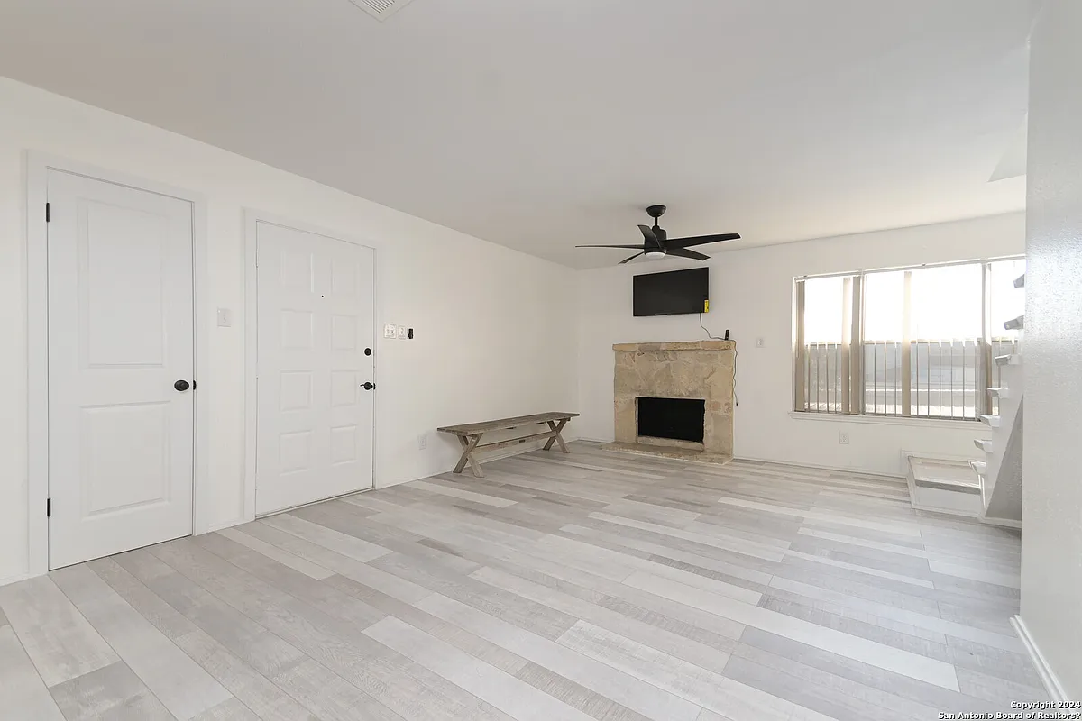 Building Photo - 10527 Perrin Beitel Rd #D208