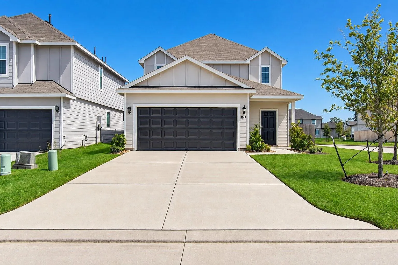 4 bed, 2.5 bath, 2622 sqft, $2,295 — Photo 1