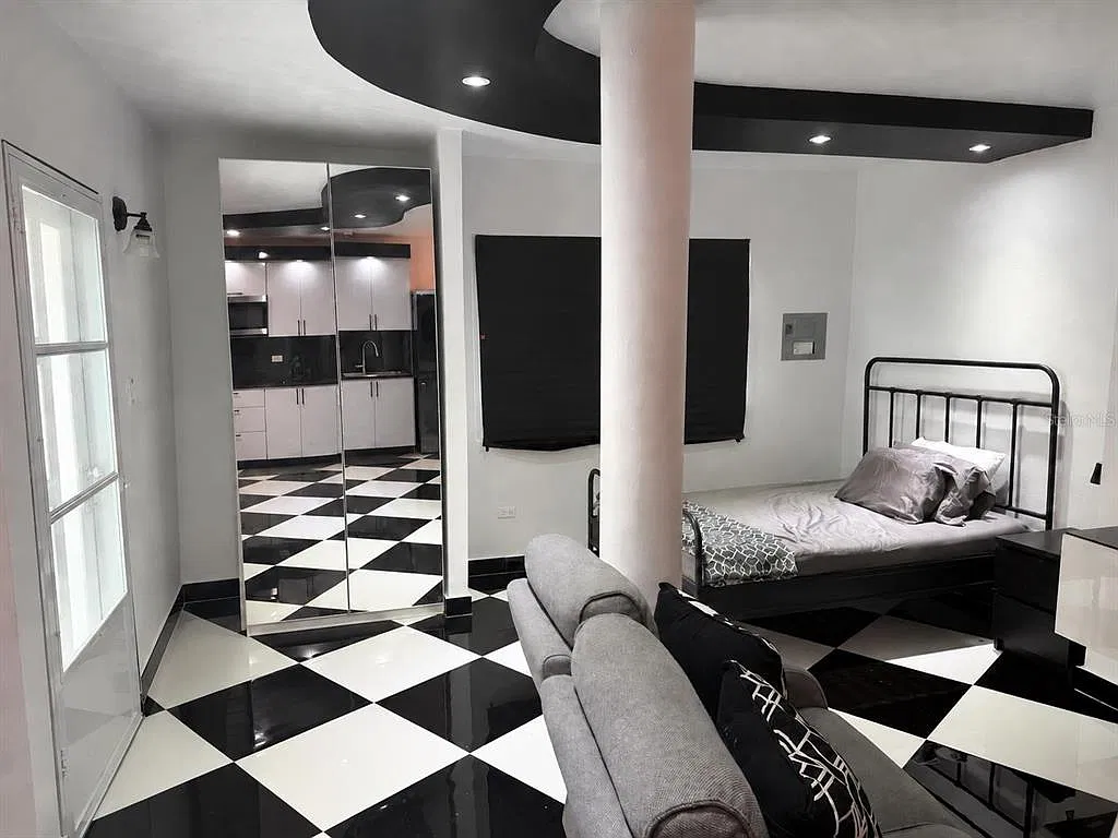Studio, 1.0 bath, 500 sqft, $1,200 — Photo 2