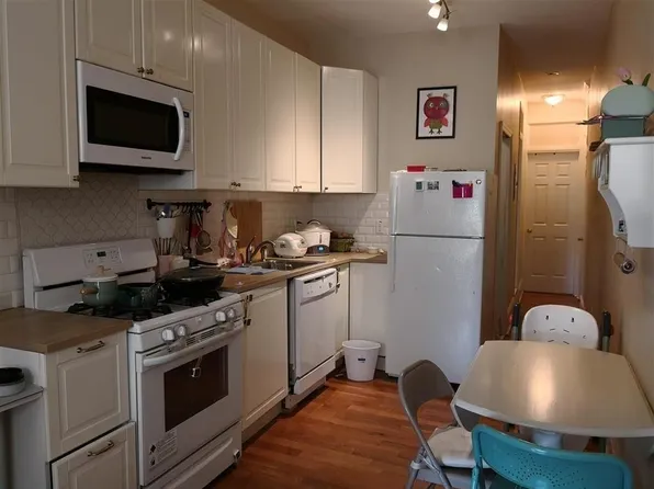 126 Madison Street 3 image 3 of 6