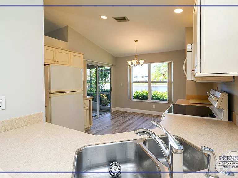 402 Emerald Bay Cir #E7 — Photo 18